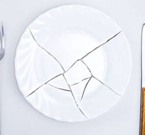 empty dinner plate representing impact of inflation on food