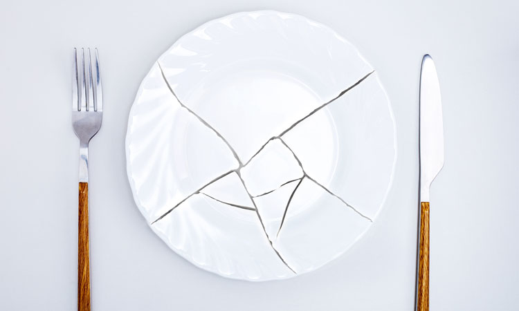 empty dinner plate representing impact of inflation on food